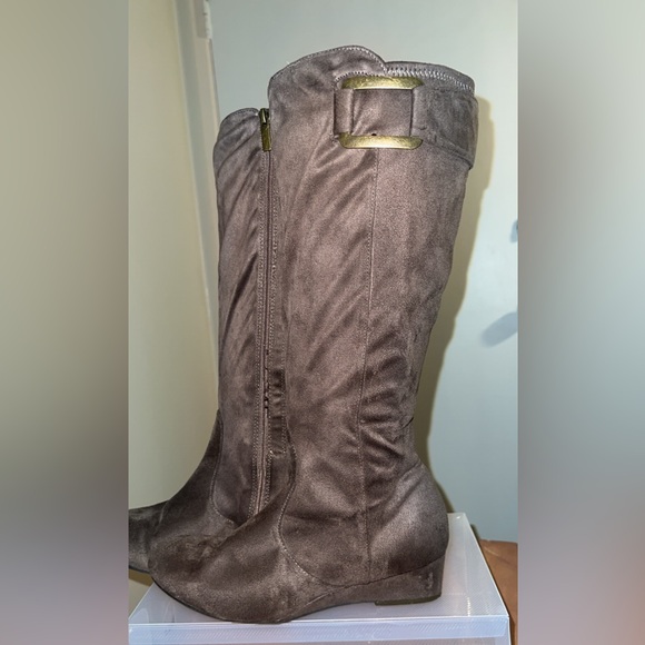 Women’s Brown Boots - Picture 2 of 9